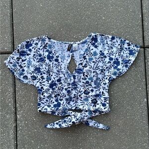 H&M Floral Blue and White Women's Crop Top